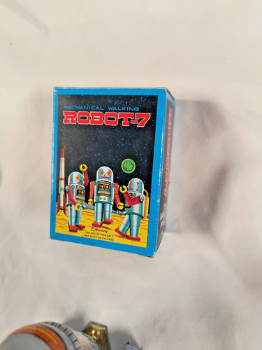 Robot vintage carica in - 7,
