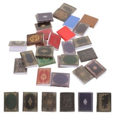27 pezzi di libri in miniatura
