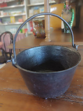 ANTICA PENTOLA RECIPIENTE IN GHISA 3 PIEDI Calderone Manico Ferro Cm. 24 