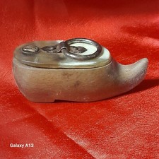 scatola antica porta-tabacco a forma di zoccolo con immagine della Madonna