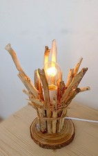 Lampada da tavolo in legno