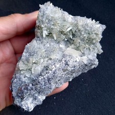 10.28AUG Cristalli di QUARZO, Calcite su Galena (Dalnegorsk, Russia) FILM