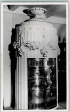 10366987 - Antica stufa in maiolica da interno antico