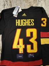 Maglia Quinn Hughes autografata firmata nera skate alt Van Canucks fanatici certificato di autenticità 