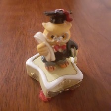 BOMBONIERA LAUREA TEMPERINO TEMPERAMATITE CON GUFO TOCCO LIBRO PERGAMENA