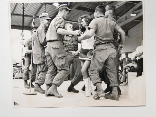 Raquel welch dancing - raquel,