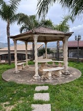 Gazebo in cemento bianco