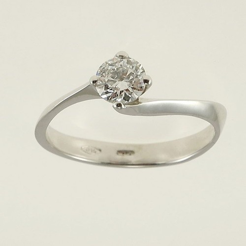 Anello con diamante solitario - anello,