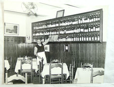 FOTO VINTAGE  IDEA ARREDO BAR ENOTECA TRE SPADE CREMONA BOTTIGLIA VINO ENOLOGIA