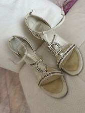 Christian Dior sandali con tacco quadrato e logo in metallo