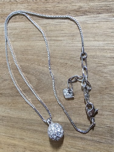Collana con ciondolo sfera