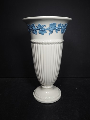 Wedgwood queensware cream vase - queensware,