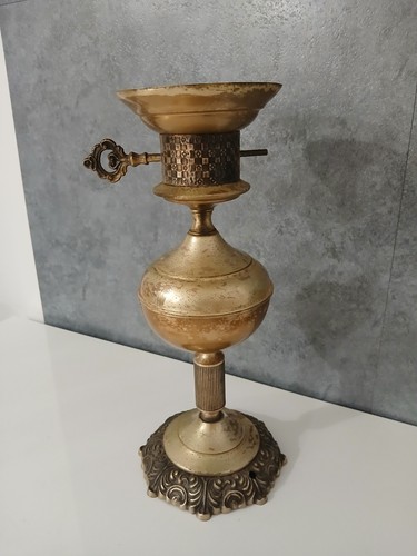 Antica lampada olio - ad, in
