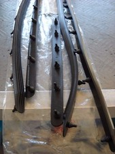 KIT LISTELLI PEDANA IN GOMMA  PEDANA VESPA  50 R-L-N  (PRODOTTO ITALIANO) 