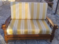 Due divani in legno , ottime condizioni, venduti anche singolarmente Trepuzzi