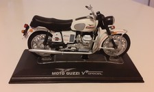 Moto Guzzi V7 Special 1:24 –