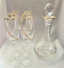 VTG CLEAR GLASS LIQUOR CARAFE DECANTER SET w/ GOLD ACCENTS & 6 CHAMPAGNE FLUTES