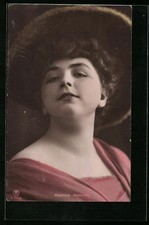 Cartolina attrice Martha Moretti bellissima con cappello 