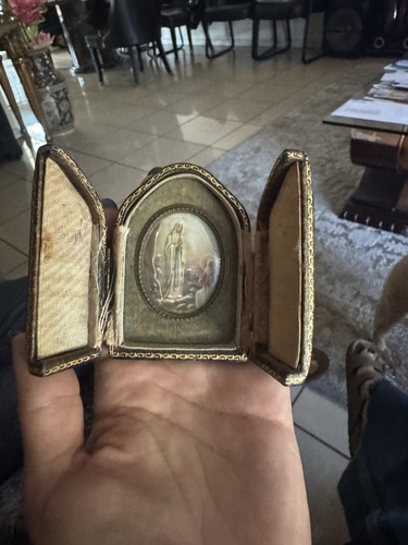 Antico altare tascabile