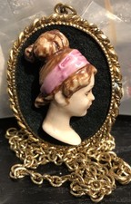 Collana vintage Capo De Monte testa di donna stile cammeo colore oro