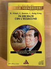 In vacanza con l'assassino . giallo mondadori