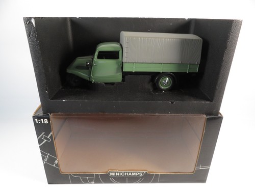 Minichamps 180099020 - 1:18,