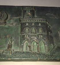 DECORATIVA CERAMICA D'EPOCA-S.MARINO-PLACCA BRONZATA-VEDUTA CON STEMMA-SCULTURA