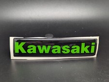 KAWASAKI 110MM LOGO ADESIVO 3D SIGLA EMBLEMA FREGIO STEMMA SCRITTA BADGE TARGA
