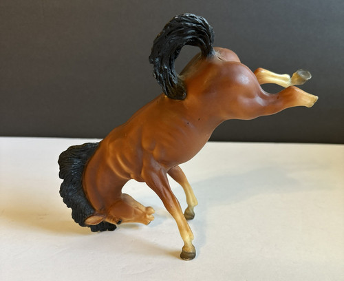 Breyer 192 bucking - breyer,