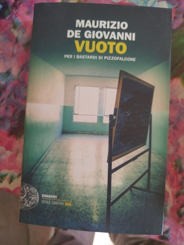 Libro romanzo vuoto - libro, romanzo"vuoto"di
