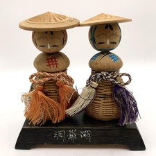 Kasa Kokeshi Doll Set di 2
