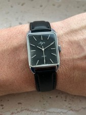 Un elegante orologio Luch