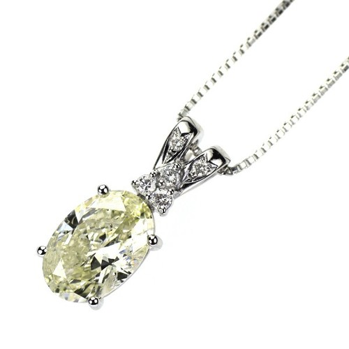 Collana con ciondolo - ,