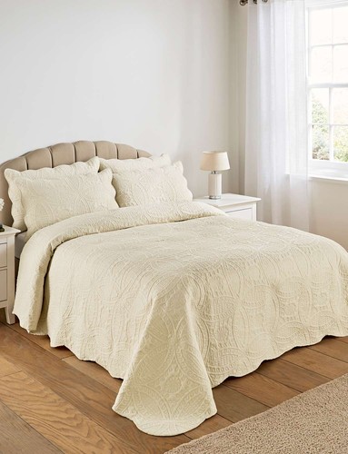Set copriletto trapuntato con