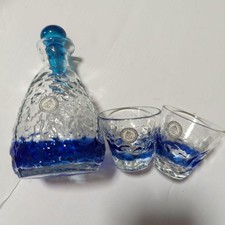 Bicchieri e decanter in vetro