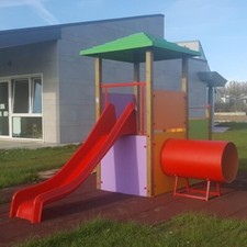 Spazio attrezzato per bambini in giardino, certificato ISAFF