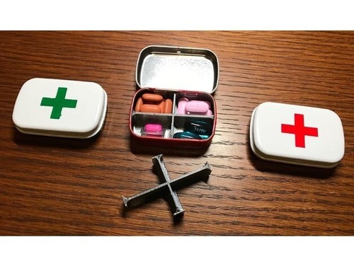 Altoids small tin - -,