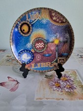 Piatto Decorativo Segno Zodiacale Bilancia – Ceramica Casa Sicilia Con Supporto 
