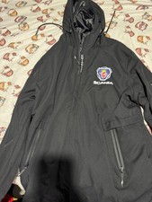 giacca nera con cappuccio