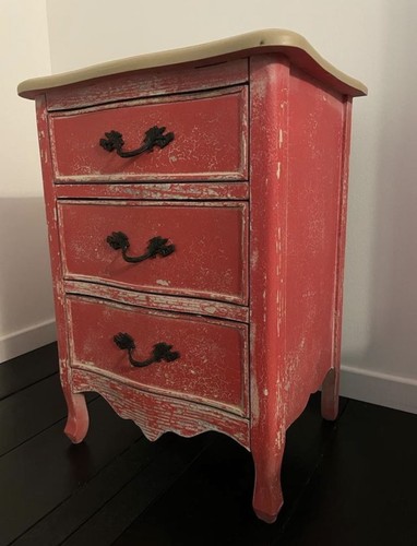 Comodino stile provenzale