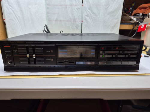 Amplificatore stereo integrato