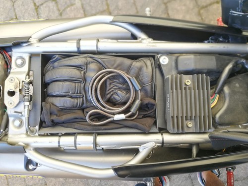 Vano sottosella ducati monster - sottosella,