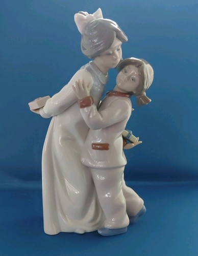 Figurina nao lladro feliz - by,