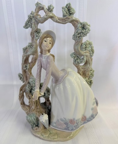 Lladro 5297 girl standing - lladro,