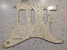GUITAR PICKGUARD in WHITE