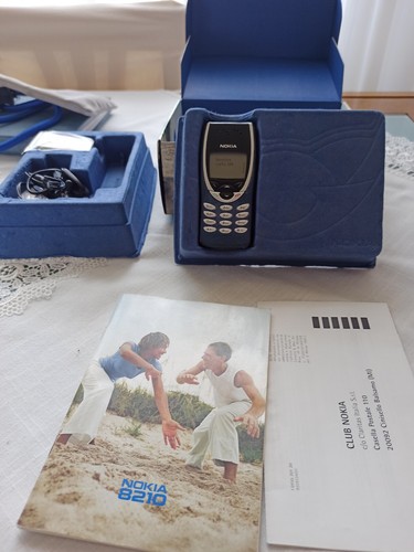 Nokia 8210