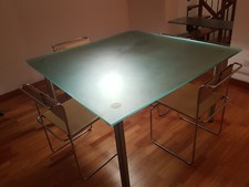 Tavolo in vetro da casa e