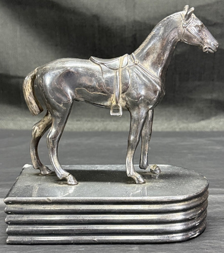 Antica statua cavallo - , in