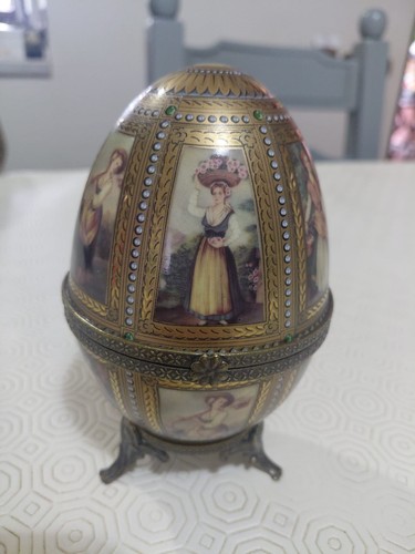 Uovo porcellana tipo fabergè