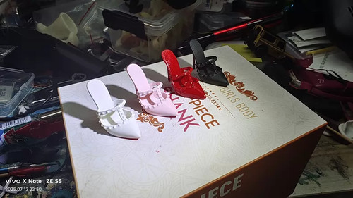 Female pointed toe studded - 1/6,